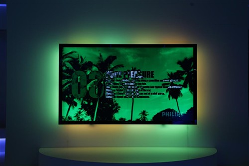 流光溢彩飛利浦展示100英寸液晶電視