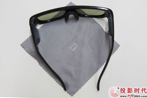 智能?只能? TCL超級電視首測_附件與3D眼鏡