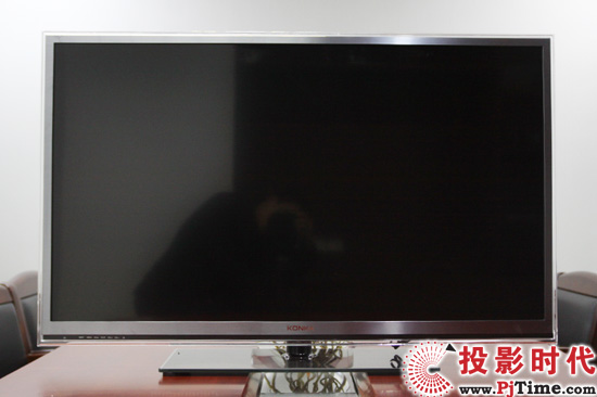 美女同事首次加盟 康佳8000電視外觀搶先曝