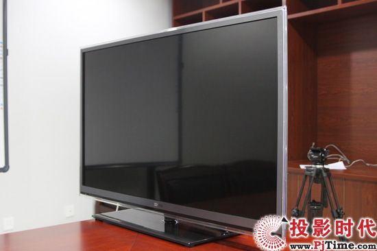 美女同事首次加盟 康佳8000電視外觀搶先曝