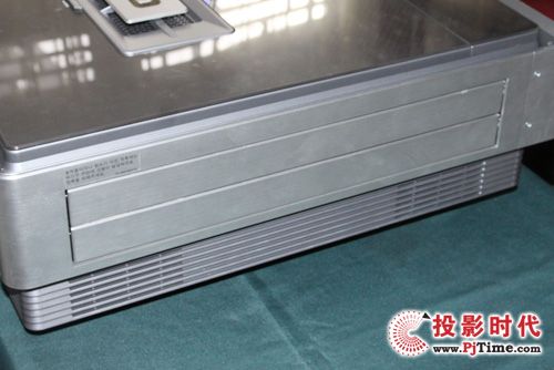 LG CF3DA右側(cè)面