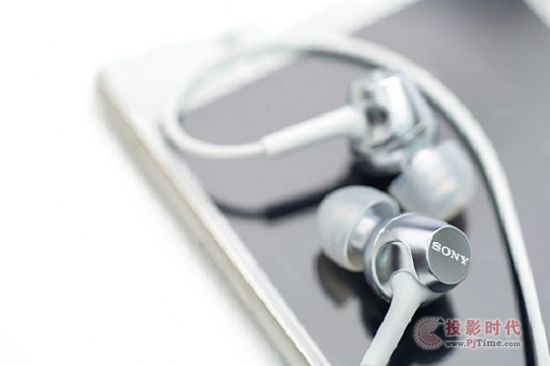 索尼正式推出入耳式通話耳機新品
