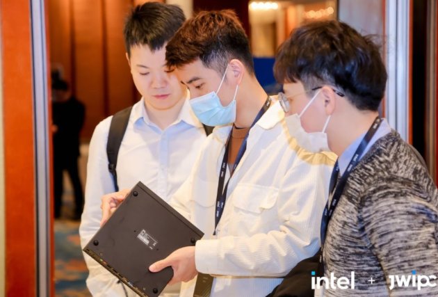 “云”籌千里外 超能創(chuàng)未來 | 智微智能 & 英特爾超能云終端產(chǎn)品發(fā)布會(huì)圓滿召開