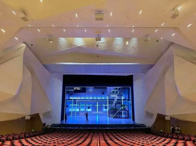 易科為北京回龍觀文化藝術中心劇場提供專業音頻解決方案,助力演繹開幕大戲《你好,瘋子!》十周年紀念版