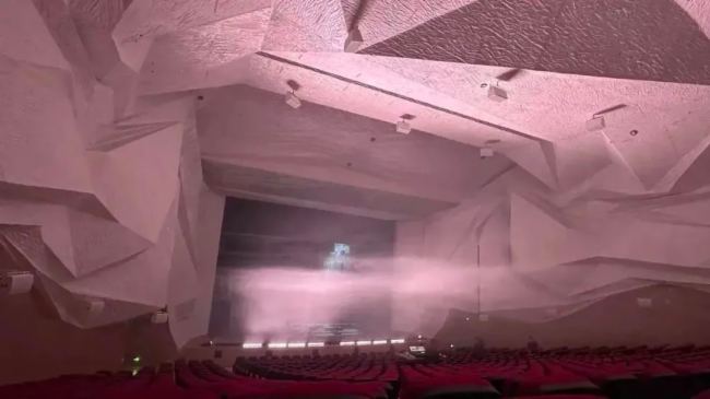 易科為北京回龍觀文化藝術中心劇場提供專業音頻解決方案,助力演繹開幕大戲《你好,瘋子!》十周年紀念版