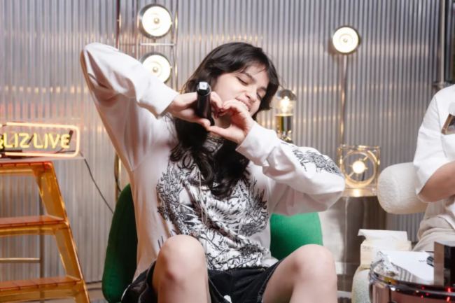 ~sǸAri Abdul(gu)(ni)㳪ĕ(hu)Allen & Heath Avantis Solo@Gֱg