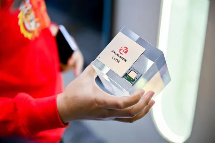 2024年投影機(jī)行業(yè)十大熱門事件:松下投影出售,極米投影上車提速,海思3LCOS面世,華星光電入局1LCD...